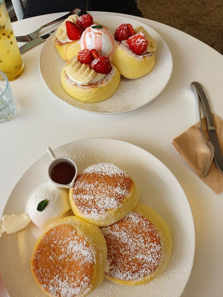 Воздушные японские панкейки: идеальный завтрак для всей семьи панкейки, тесто, затем, ложки, Японии, панкейков, сковороду, можно, перемешайте, крестьянин, белки, помощью, крышкой, растительным, столовых, минут, слабом, маслом, массу, японские