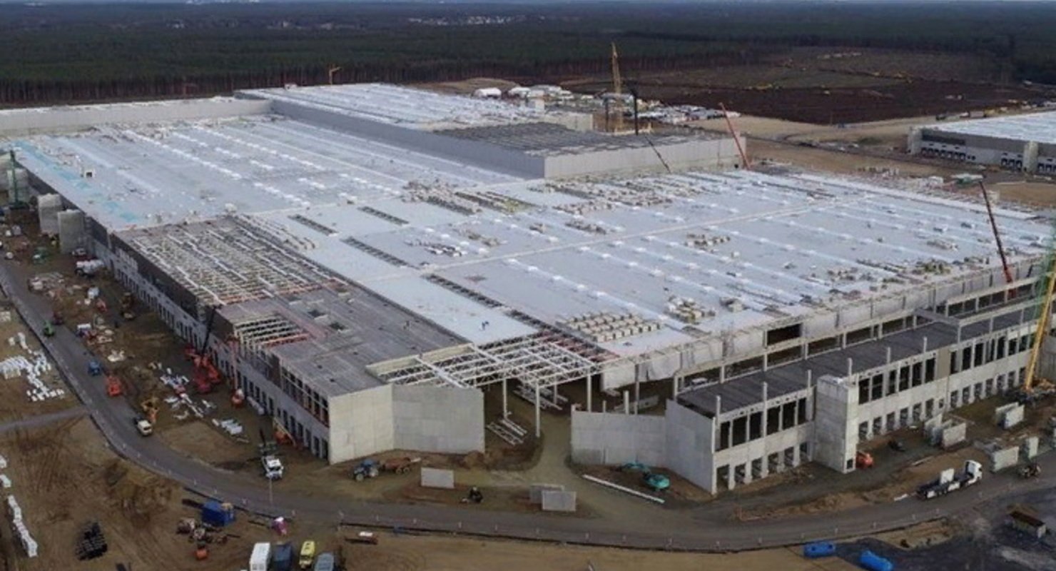 Tesla всё ещё ищет директора для своего завода под Берлином Tesla всё ещё ищет директора для своего завода под Берлином Автомобили