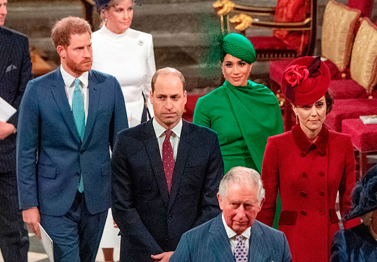 СМИ: королева Елизавета II собирается судиться с принцем Гарри и Меган Маркл Монархи,Британские монархи