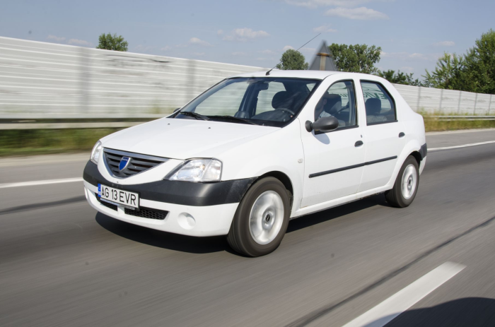 Dacia Logan, переоборудованный в электромобиль. | Фото: motherboard.vice.com. Dacia Logan, переоборудованный в электромобиль. | Фото: motherboard.vice.com.