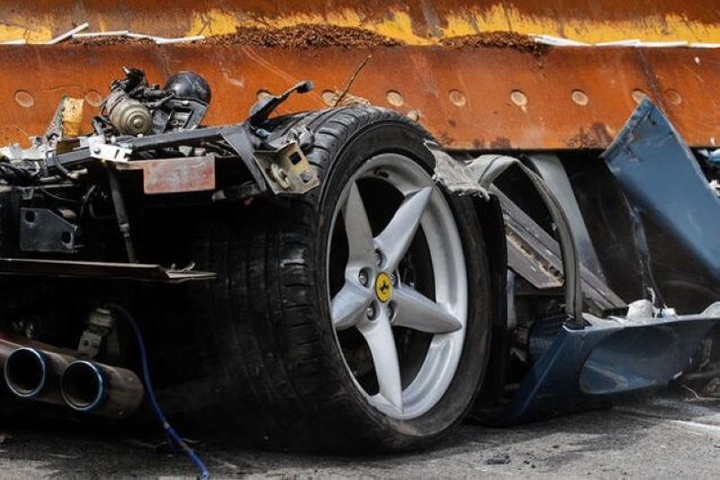 Таможенники раздавили Ferrari, который контрабандисты кропотливо собирали по частям