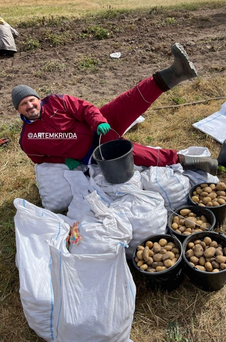 Виктория Шелягова свозила Екатерину Варнаву, Иду Галич, Яна Яновского и других друзей "на картошку" Виктория Шелягова свозила Екатерину Варнаву, Иду Галич, Яна Яновского и других друзей "на картошку" Новости