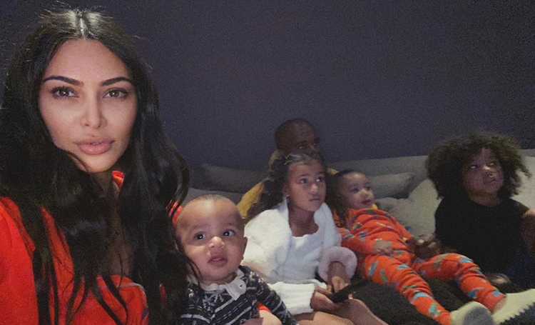 Ким Кардашьян передумала заводить пятого ребенка: "Просто запритесь дома с четырьмя детьми"