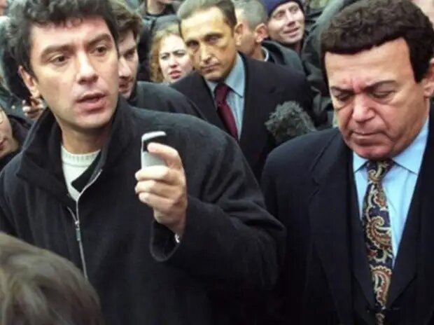 Борис Немцов и Иосиф Кобзон на Дубровке. Фото: общественное достояние. 