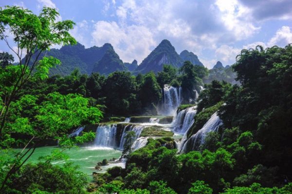 Водопад Дэтянь потрясающая красота природы