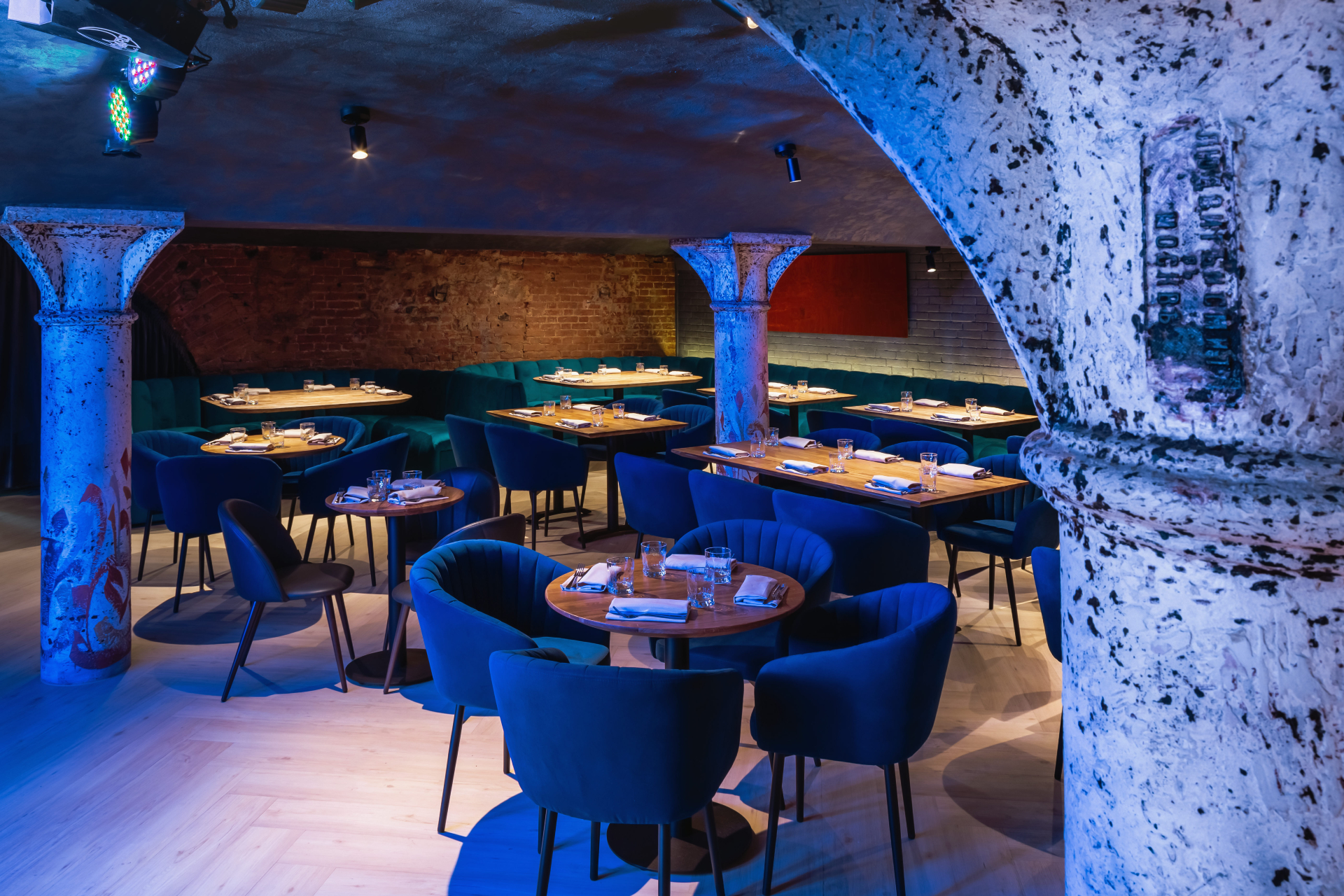 Truba grill. Бар труба Льва Толстого. Москва улица Льва Толстого 23к7с3 truba Bar&Grill. Труба гриль бар Льва Толстого. Ресторан труба Льва Толстого.