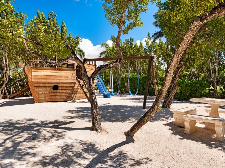 В гостях у Брюса Уиллиса: экскурсия по рекордно дорогому пляжному комплексу актера за 33 миллиона долларов В гостях у Брюса Уиллиса: экскурсия по рекордно дорогому пляжному комплексу актера за 33 миллиона долларов Звезды,Звездные пары