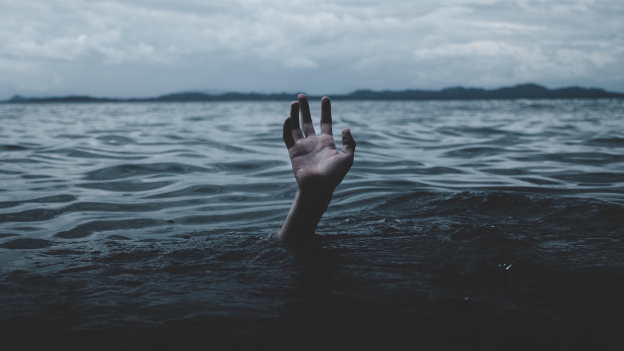 Врачи не смогли спасти вытащенного из Финского залива петербуржца