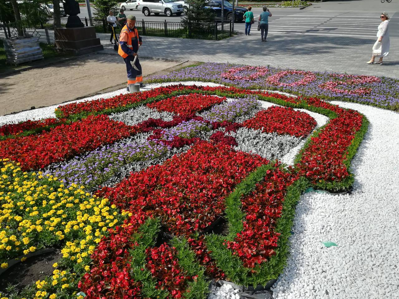 Цветник 2022. Цветники 2022. Клумбы города Лениногорска. Клумбы города Москвы. Цветники города орла.