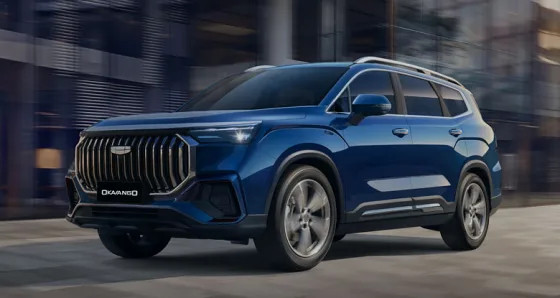 В Белоруссии большой 200-сильный кроссовер Geely Okavango оказался на 1 млн рублей дешевле, чем в России