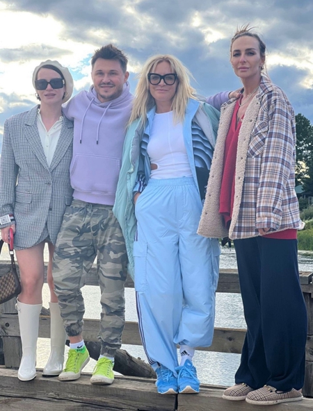 Виктория Шелягова свозила Екатерину Варнаву, Иду Галич, Яна Яновского и других друзей "на картошку" Виктория Шелягова свозила Екатерину Варнаву, Иду Галич, Яна Яновского и других друзей "на картошку" Новости