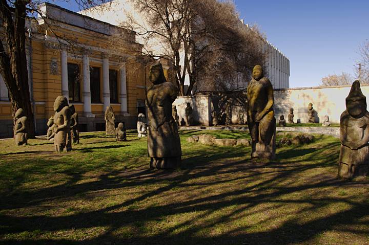 Половецкий дворик исторического музея фото