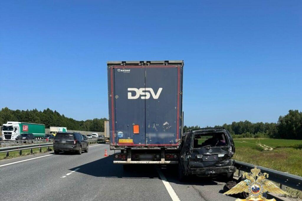 Три человека погибли в ДТП с грузовиком в Подмосковье