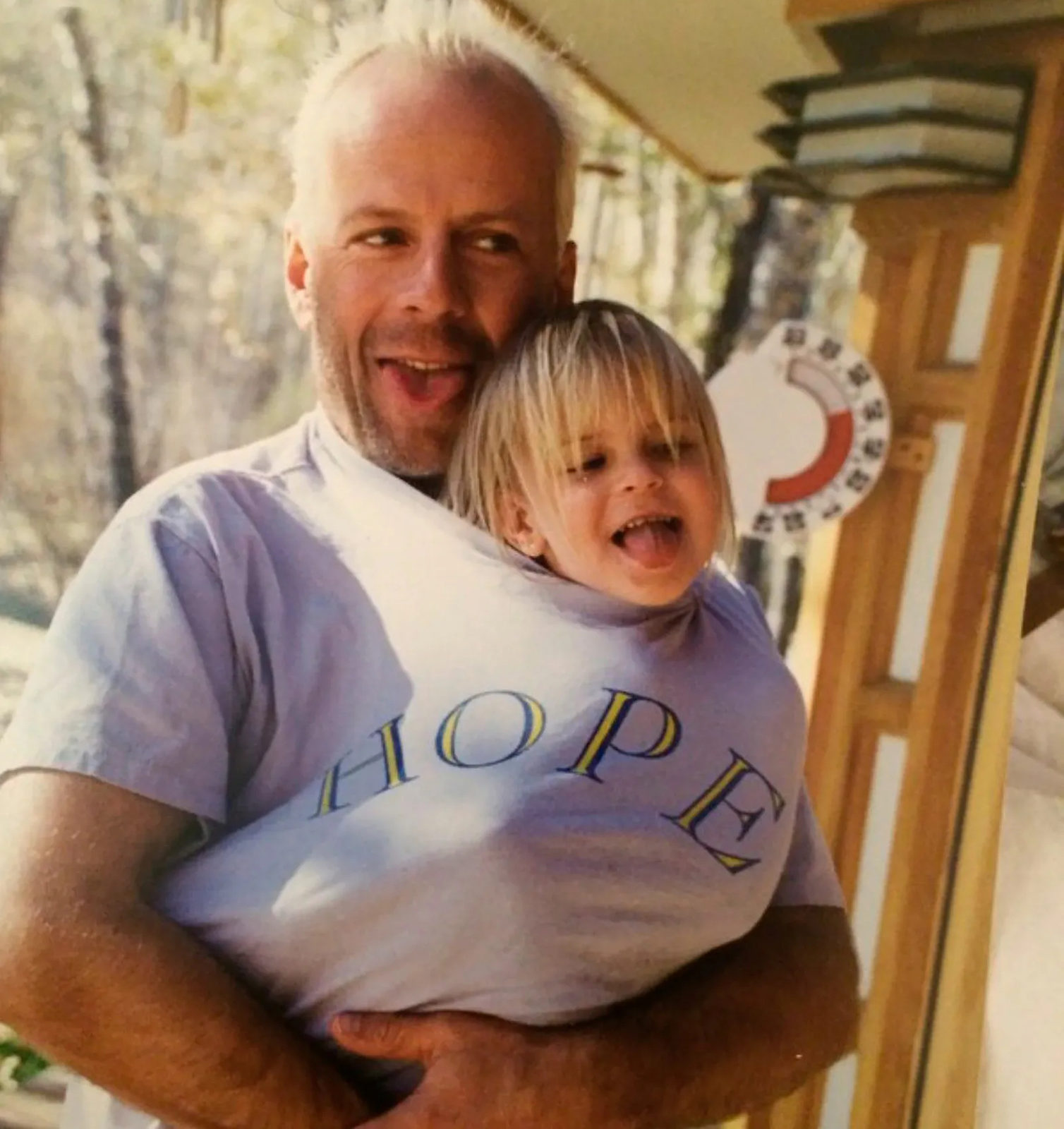 «Я думала, он потерял ко мне интерес»: Дочь Брюса Уиллиса рассказала о жизни отца с деменцией