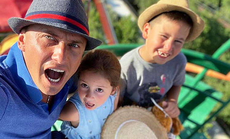 Павел Прилучный отпраздновал день рождения с дочерью и сыном