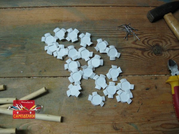 Изготовление приспособления для отпугивания бабочек белянок с капусты