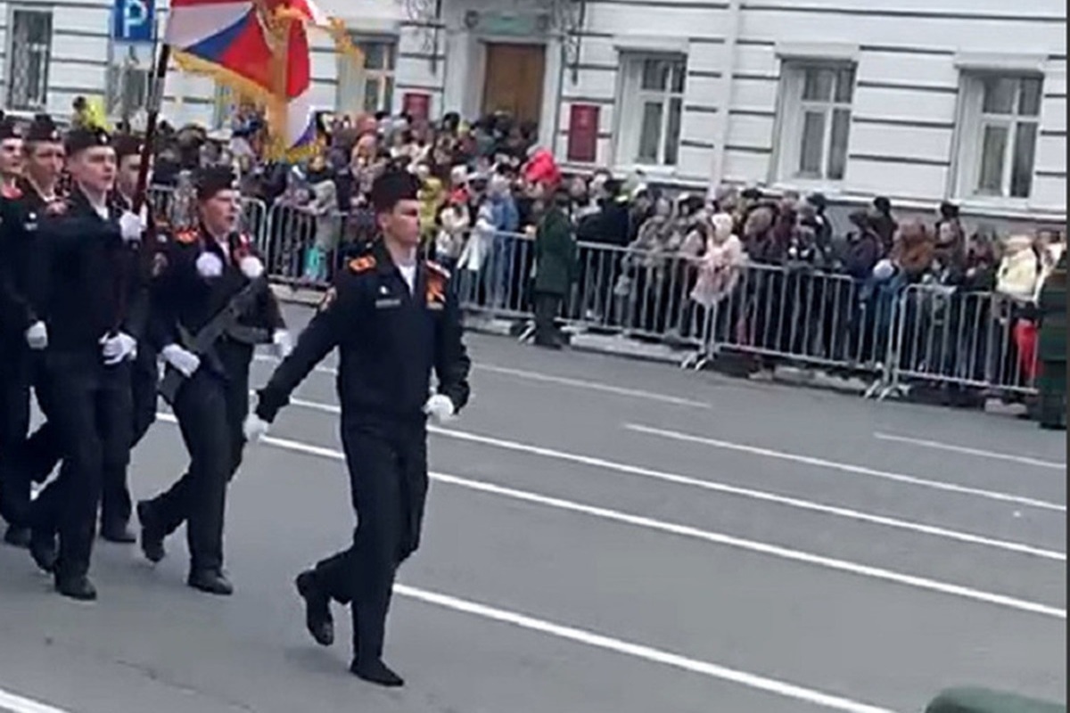 Российский кадет потерял ботинок и продолжил маршировать на Параде