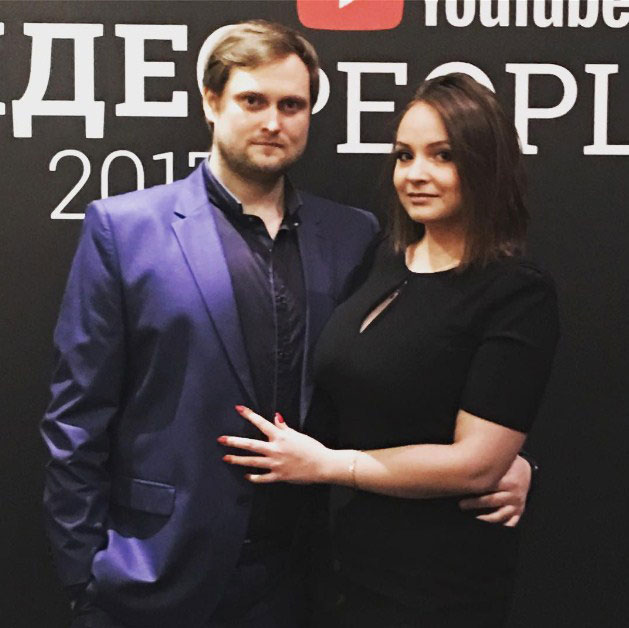 Кто этот парень с павлиньим хвостом? - насущный вопрос в Сети