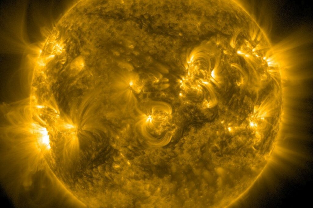 На Землю надвигается сильная магнитная буря