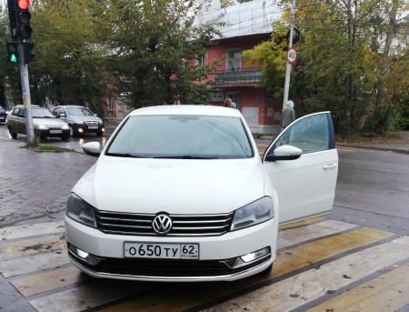В Рязани двух водителей оштрафовали за демонстративную парковку на переходе