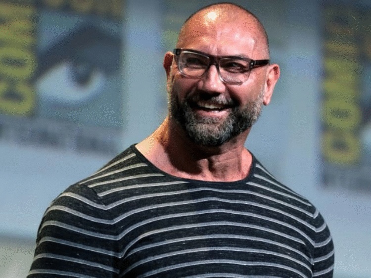 Вот как выглядят актёры, скрывающиеся под маской известных персонажей 