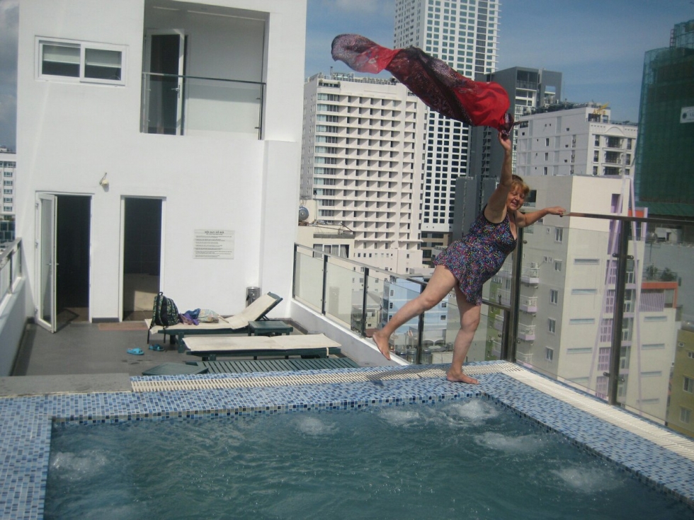 60-летняя женщина уже 8 месяцев путешествует по Азии и домой не собирается! азия,история,путешествие,самостоятельные путешествия