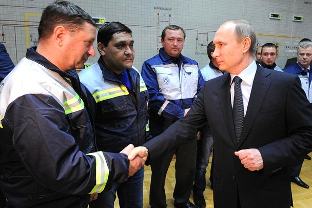 Путин предложил крымчанам выбрать между электроэнергией и принадлежностью к Украине