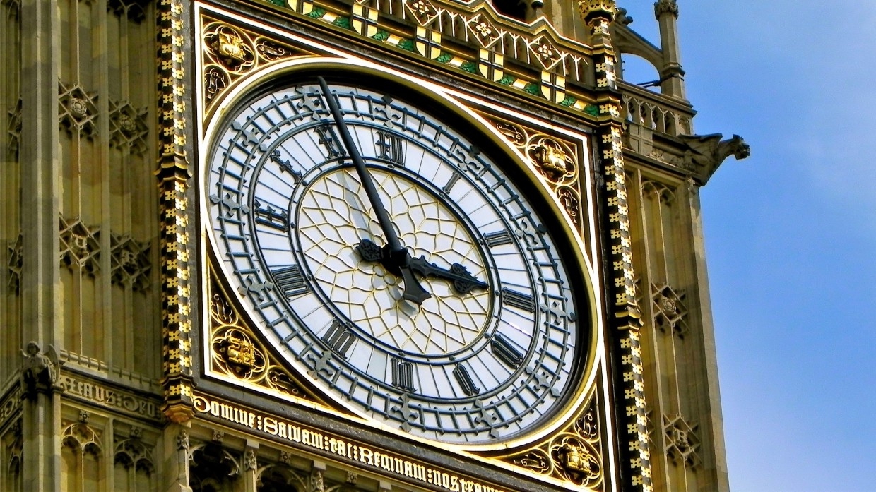 Открытие отреставрированной части Биг-Бена вызвало споры в Великобритании