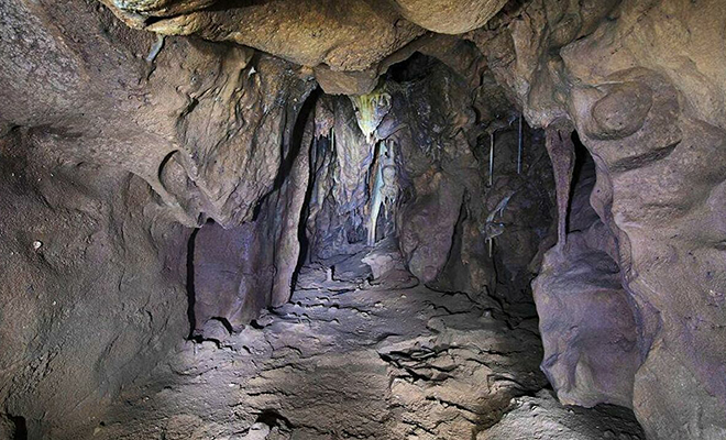 Спелеологи нашли в пещере изолированный зал, который был запечатан от мира 40 тысяч лет. Внутри были следы людей древнего, пещер, время, более, Гибралтарской, прикрывая, поднимался, диких, безопасности, чувствовать, могли, какоето, пещеру, доступ, сухопутный, закрывая, прилива, уровень, самую, животныхОткрытие