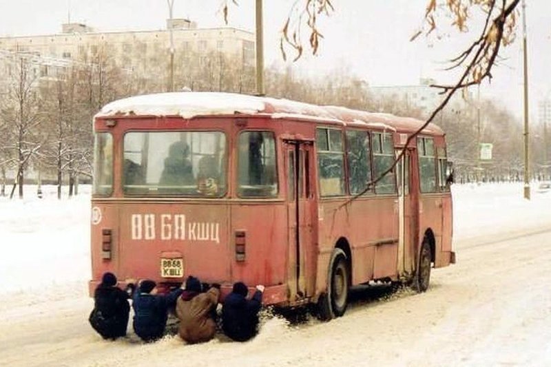 ну и последнее... бонус для кто знает, и помнит) история, советские автобусы, транспорт