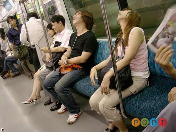 Люди в метро прикол (99 фото)