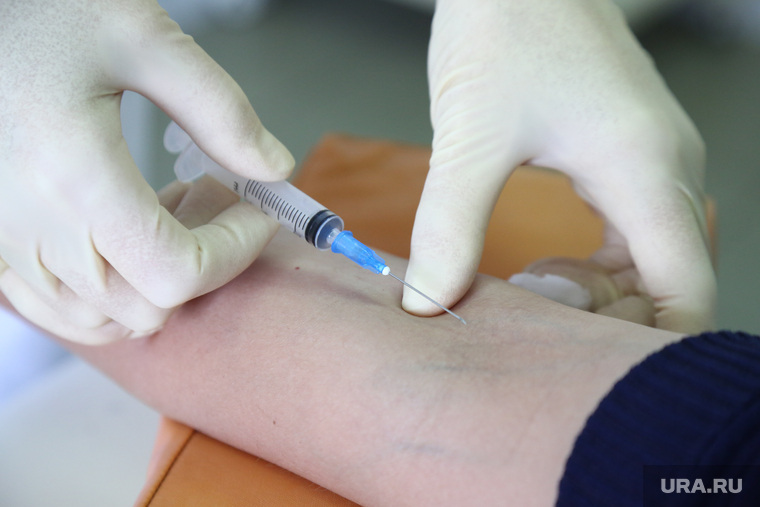 Часть россиян могут заставить сделать вакцину от COVID