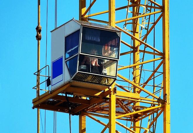 Как и куда крановщики на кранах ходят в туалет?