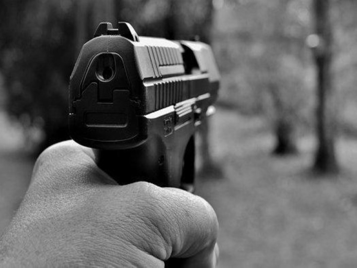 Житель Саратова выстрелил в соседа из газового пистолета из-за ссоры с продавцом