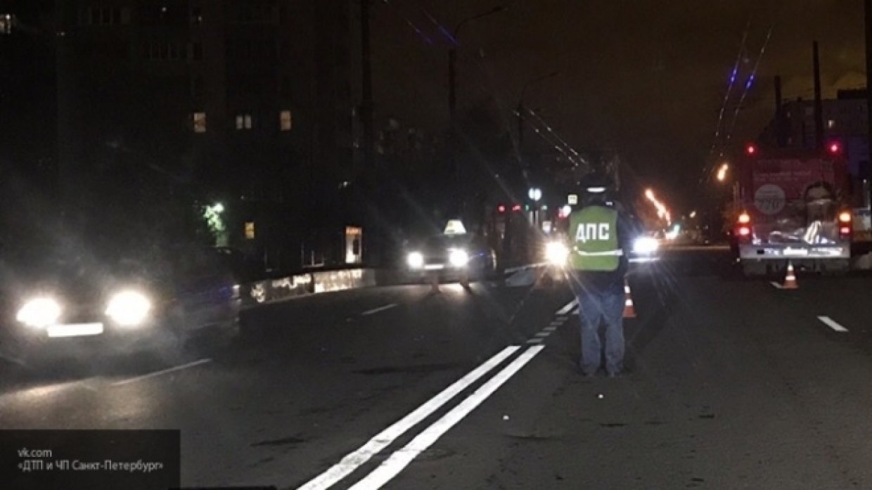 Автобус в питере сбил пешеходов. Сбили человека около Невского универсама улица Подвойского.