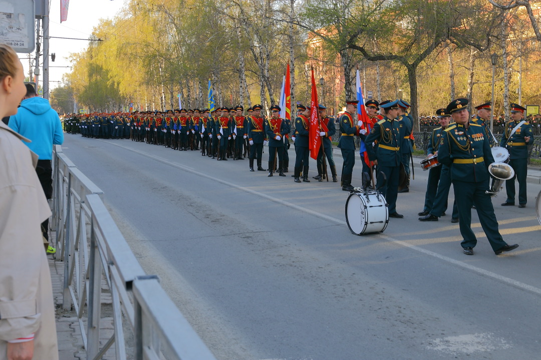 9 мая кумертау 2024. Военный парад. Парад Победы Новосибирск. Парад Победы 2015 Новосибирск. Повязки на параде 9 мая.