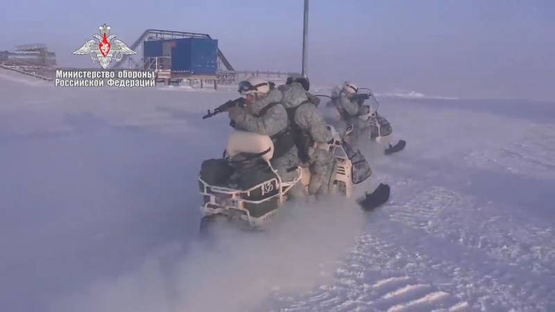 Экспедиция «Умка-2021». Подлодки, самолеты и арктический потенциал