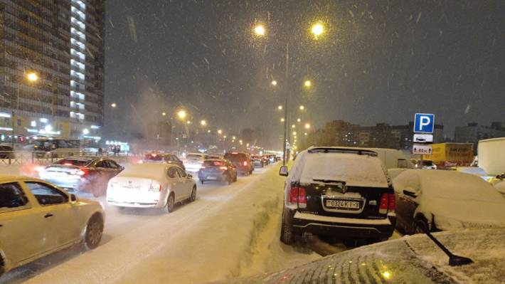 «Не признал ошибки». Беглов возложил вину за снежный коллапс в Петербурге на водителей