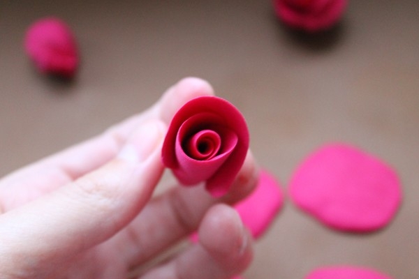 Лепка цветов из полимерной глины: делаем сердце из роз (1/2) лепестки, цветы, глины, чтобы, полимерной, второй, будет, больше, цветок, около, «ножку», процессе, лепесток, делаем, листа, цветов, шариков, цветка, лепестков, просто