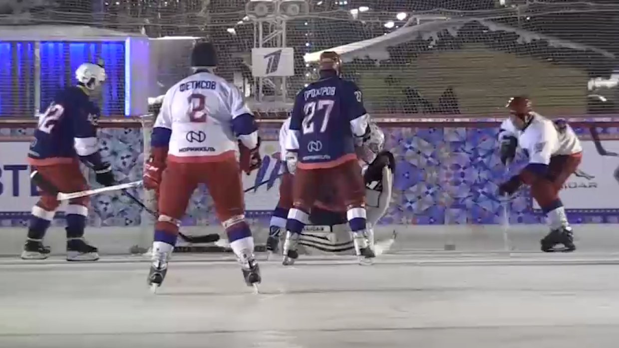 Путин забил первую шайбу в матче «Ночной хоккейной лиги» на Красной площади 