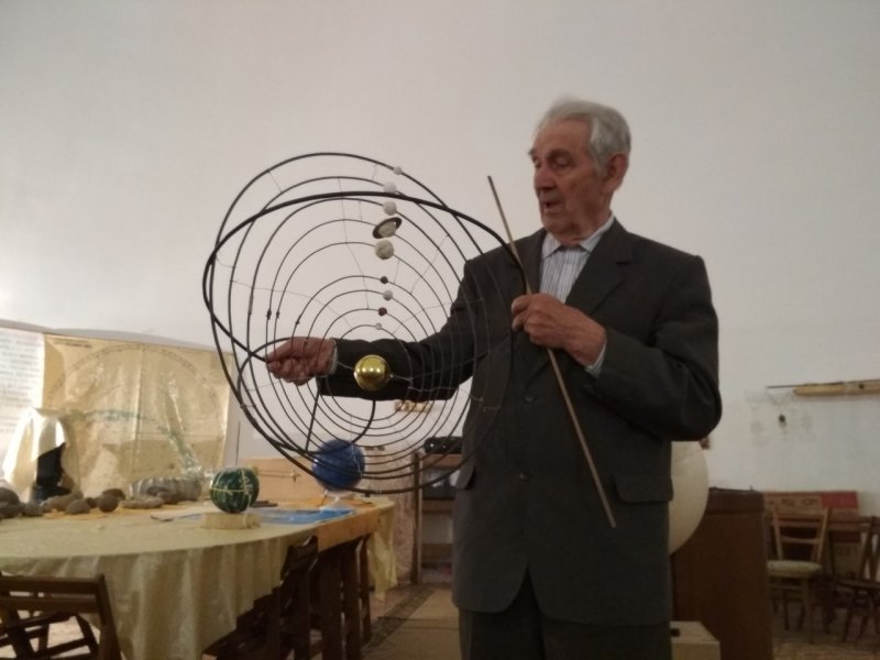 Просто космос. Пенсионер из Адыгеи на свои средства построил планетарий, чтобы бесплатно учить детей астрономии