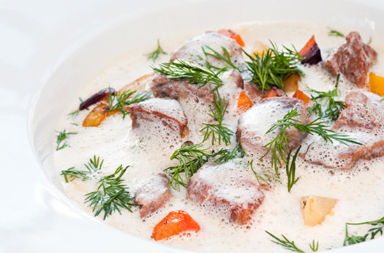 Телятина в кисло-сладком соусе с укропом