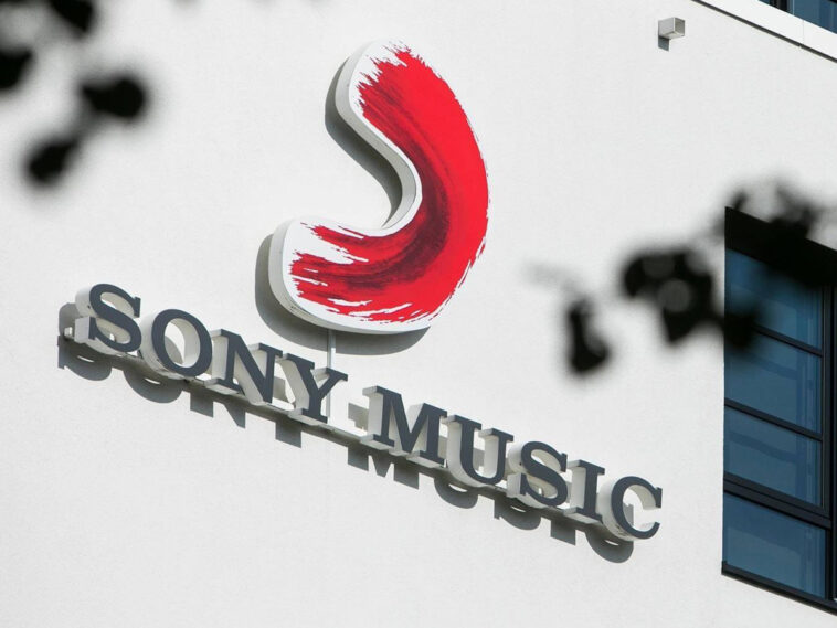 Опубликован список музыкантов, которых не услышат в России с уходом Sony Music Group