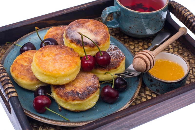 Быстрые, нежные и очень вкусные сырники! Такого рецепта в Интернете ты больше не найдешь, его передала мне бабушка… Быстрые, нежные и очень вкусные сырники! Такого рецепта в Интернете ты больше не найдешь, его передала мне бабушка…