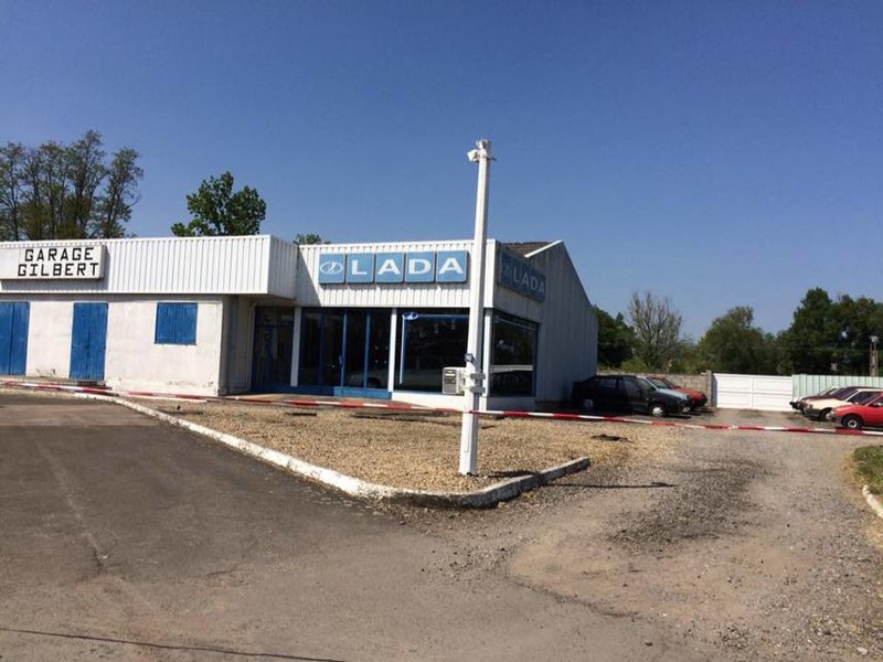 Не так давно, во Франции был найден заброшенный автосалон LADA с раритетными машинами лада, нива, россия