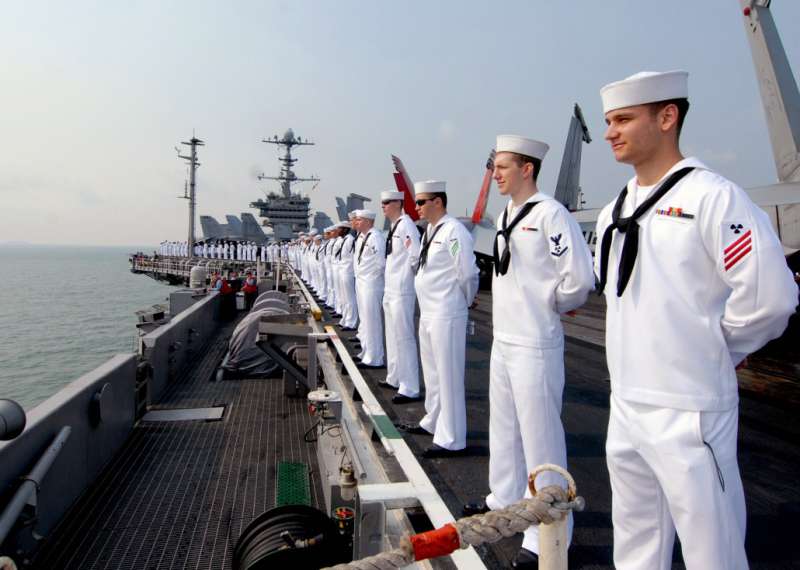 Американский флот снизил требования для новобранцев