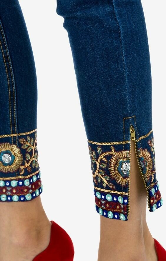 Вышедшие из моды джинсы рукодельница может превратить в супер модную вещь! Идея для вдохновения! декор,мода,одежда