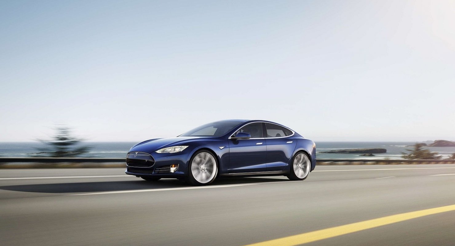 Власти США прекратили расследование случаев с возгоранием электрокаров Tesla Автомобили