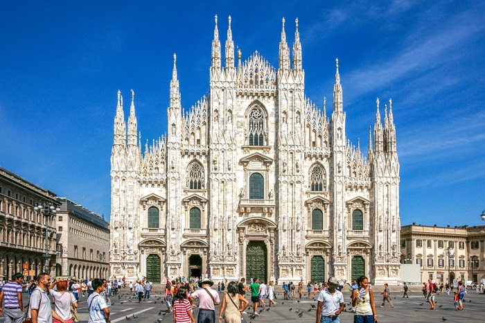 Пятый по величине собор в мире, является самым заметным ориентиром города и яркий пример известной итальянской готики.
