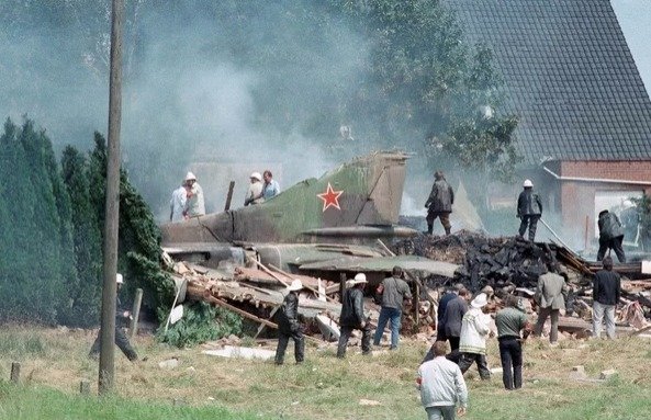 Летчики НАТО потеряли дар речи, увидев летящий с пустой кабиной МиГ-23 Летчики НАТО потеряли дар речи, увидев летящий с пустой кабиной МиГ-23